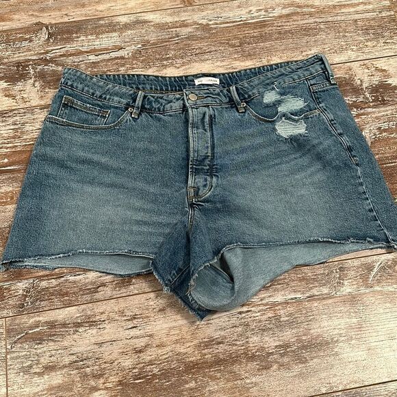 Good American Raw Hem Distressed Shorts - Picture 1 of 8